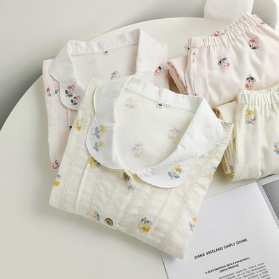 Moteriška laisvalaikio pižama su gėlių raštu