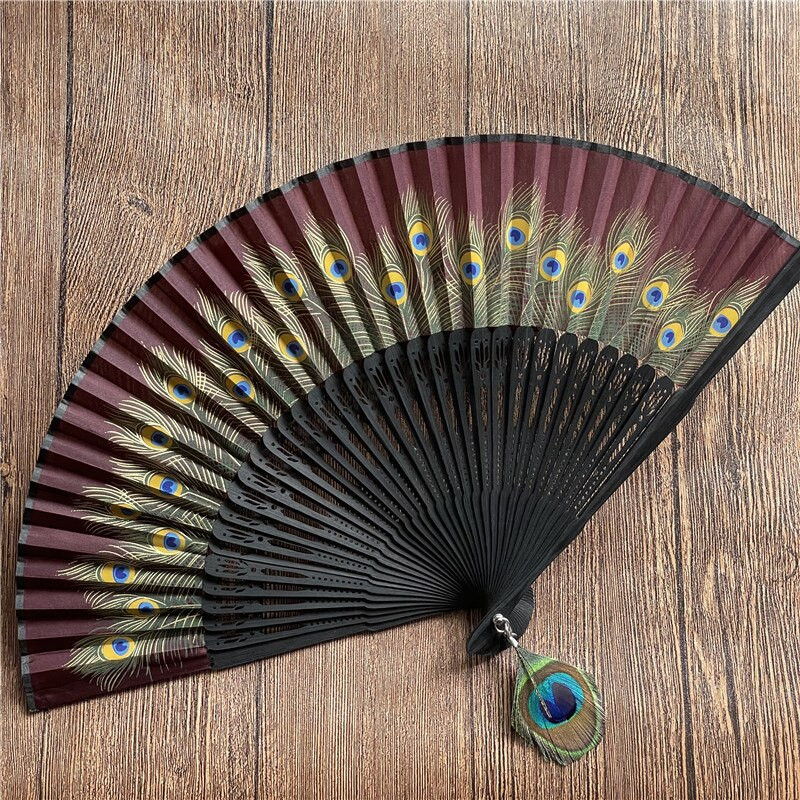 Vintage páva mintás összecsukható ventilátor, bambusz szár Klasszikus tánclegyező pávatollas bojttal Party Esküvői kézműves lakberendezés