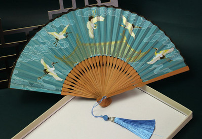 1db kínai japán stílusú daru összecsukható ventilátor, bambusz selyem kézi ventilátor táncfotózáshoz kellékek lakberendezési díszek