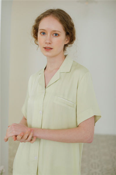 Dviejų dalių laisvalaikio pižamos komplektas su klasikine apykakle