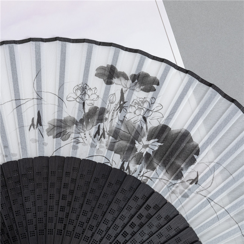 Kínai stílusú tusfestmény tájkép Összecsukható ventilátor faragott üreges fogantyú Lady retro selyem kézi ventilátor tánc kellékekhez lakberendezés