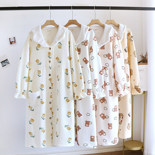 Naujo modelio moteriški naktiniai marškiniai su sagomis