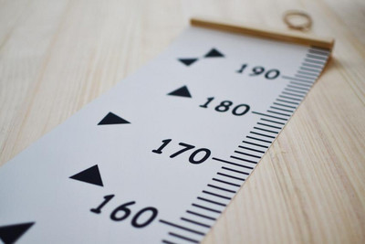 Baba gyermek növekedési táblázat magassági vonalzó fa falra akasztós falmatrica gyerekeknek gyerekszoba skandináv dekor 20x200cm