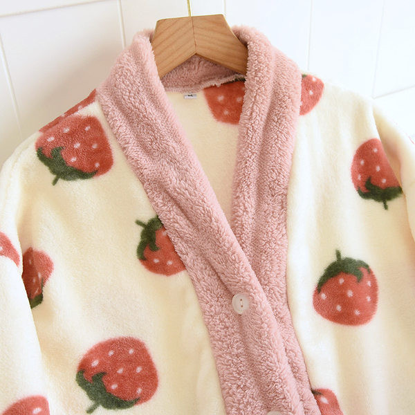 Pūsta moteriška pižama smailia iškirpte - dviejų dalių