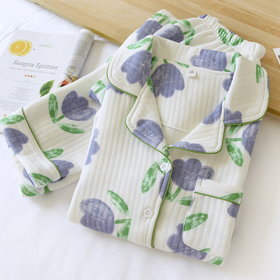 Új modell női pizsama virágmintával - két darab