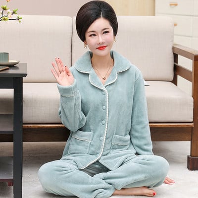 Moteriška dviejų dalių pižama su apykakle ir sagomis