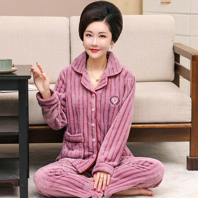 Moteriška dviejų dalių pižama su apykakle ir sagomis