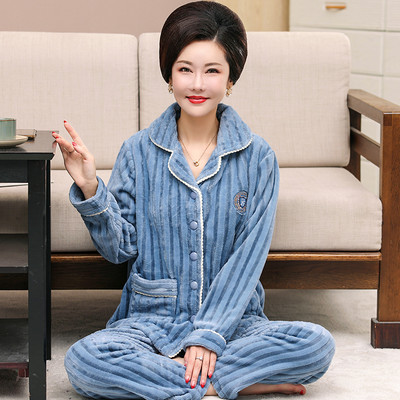 Moteriška dviejų dalių pižama su apykakle ir sagomis