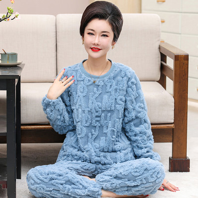 Moteriška pliušinė pižama - dviejų dalių