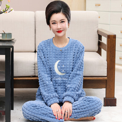 Moteriška pliušinė pižama - dviejų dalių