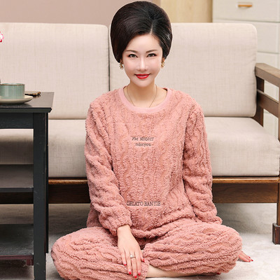 Moteriška pliušinė pižama - dviejų dalių