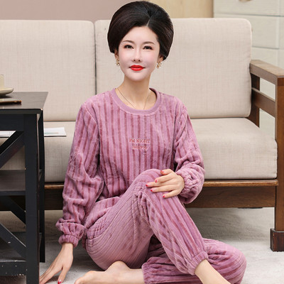 Moteriška pliušinė pižama - dviejų dalių