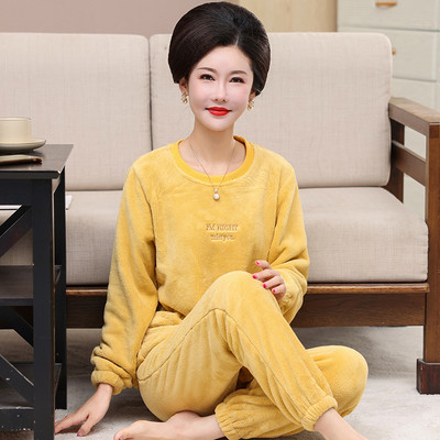 Moteriška pliušinė pižama - dviejų dalių