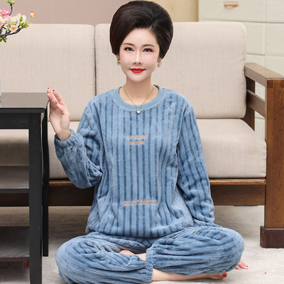 Moteriška pliušinė pižama - dviejų dalių