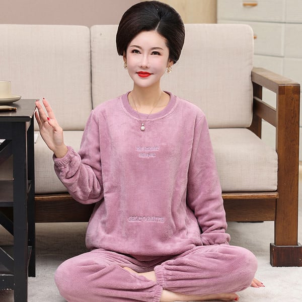 Moteriška pliušinė pižama - dviejų dalių