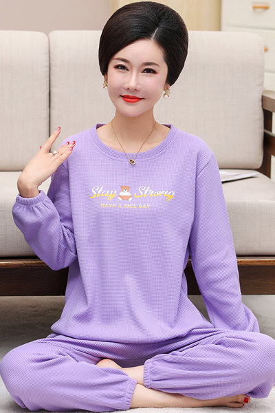 Pijamale de dama de toamna din doua piese cu decolteu oval, mai multe modele