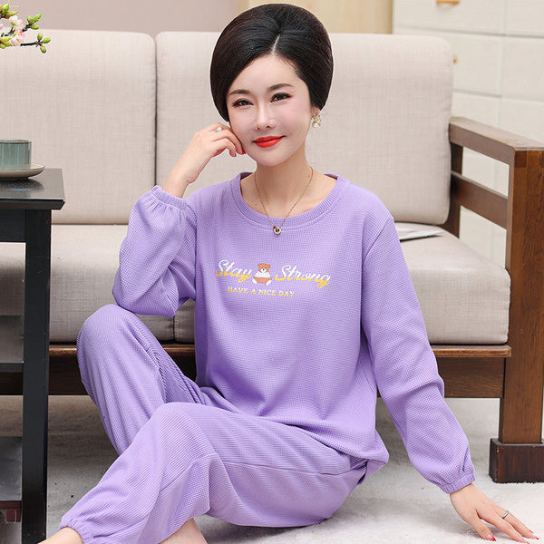 Pijamale de dama de toamna din doua piese cu decolteu oval, mai multe modele