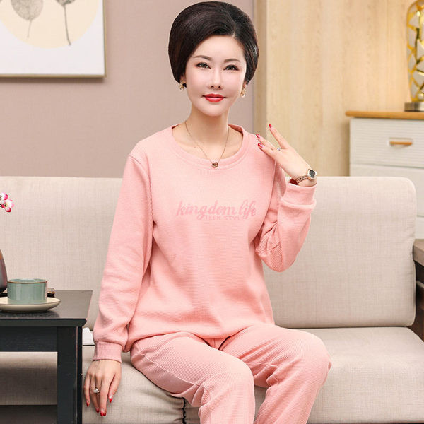 Pijamale de dama de toamna din doua piese cu decolteu oval, mai multe modele