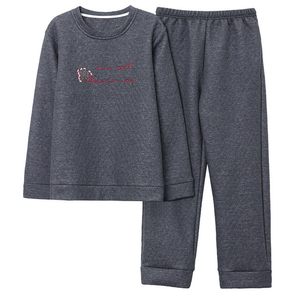 Γυναικεία πιτζάμα σε δύο μέρη  με οβάλ λαιμόκοψη και επιγραφή