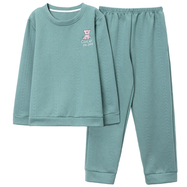 Un nou model de pijamale de dama realizata dintr-o bluza cu decolteu rotund si fund