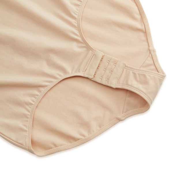 Letisztult modell női body ovális nyakkivágással