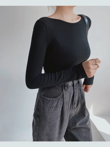 Tiszta női body csupasz háttal