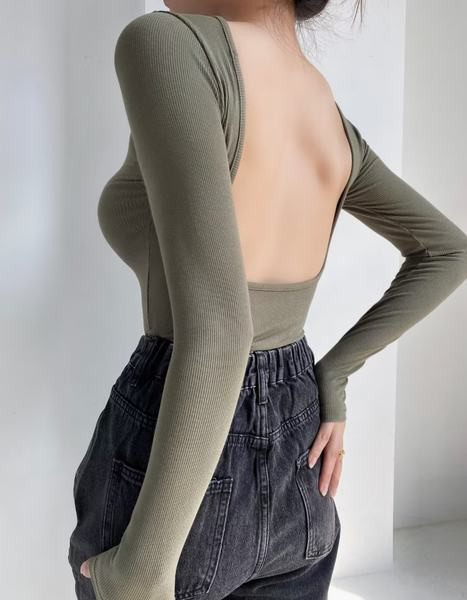Tiszta női body csupasz háttal