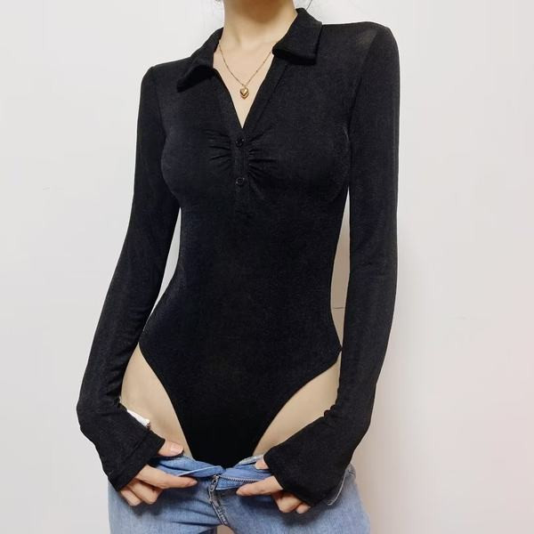 Ženski moderan bodi s klasičnim ovratnikom i gumbima