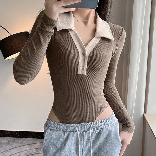 Divatos női body gombokkal