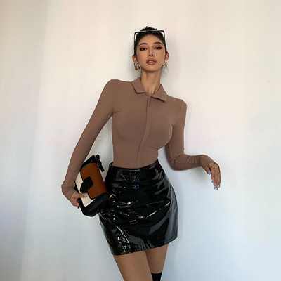 Ženski bodi s v-izrezom i kragnom