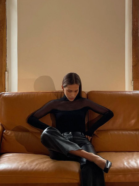 Moderns sieviešu bodijs ar tillu