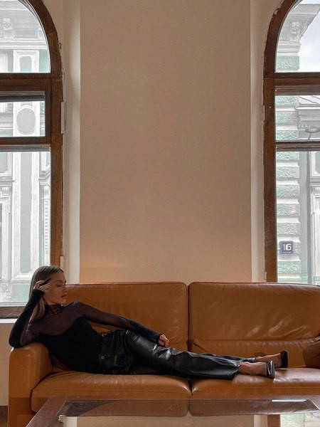 Moderns sieviešu bodijs ar tillu