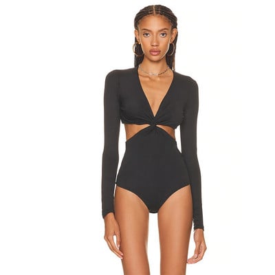 Body de damă modern, cu decolteu adânc și decupaje