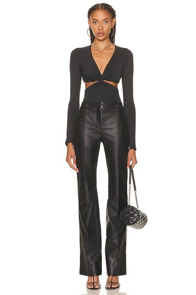 Body de damă modern, cu decolteu adânc și decupaje