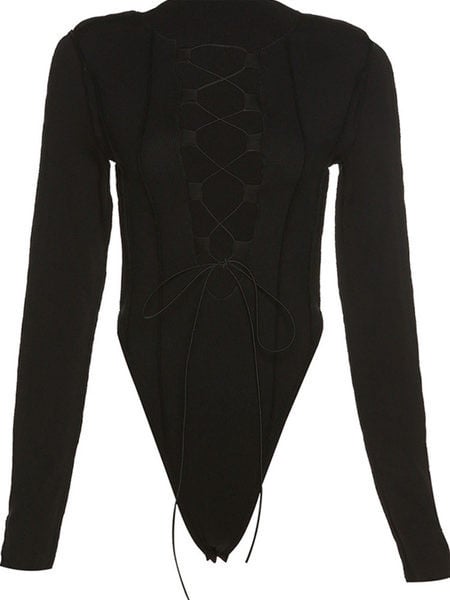 Madingas bodis ilgomis rankovėmis ir kaklaraiščiais