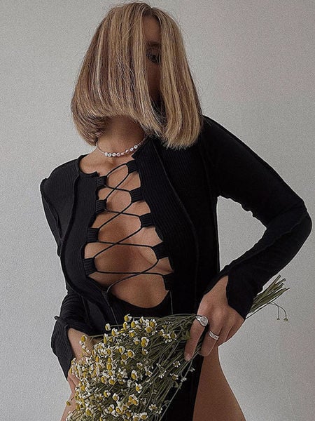 Madingas bodis ilgomis rankovėmis ir kaklaraiščiais