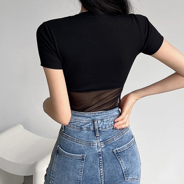 Női alkalmi body hosszú ujjal és ovális nyakkivágással