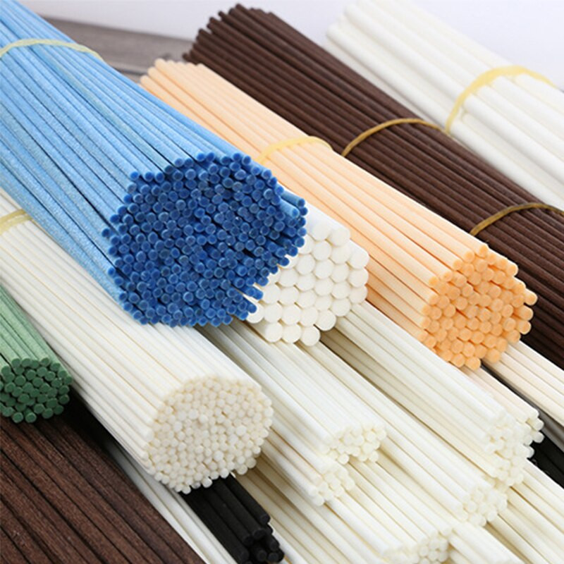 300 vnt. / partijoje 22 cm x 3 mm spalvoto pluošto rotango lazdelė, skirta nendrių difuzoriaus aromatiniam eterinio aliejaus oro gaivikliui, dekoratyviam namų kvapui