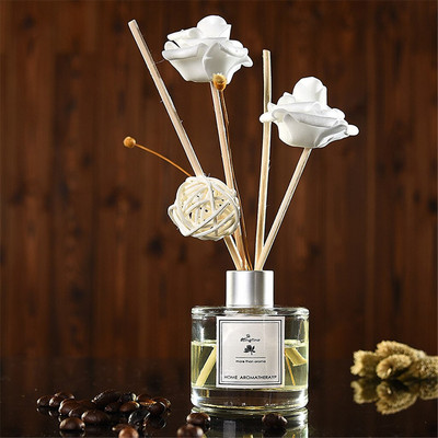 Fragrancea Rattan aromaterápiás szett nádolajos diffúzorok természetes pálcikákkal üvegpalackkal és illatos olajjal 50 ml-es náddiffúzor szettek