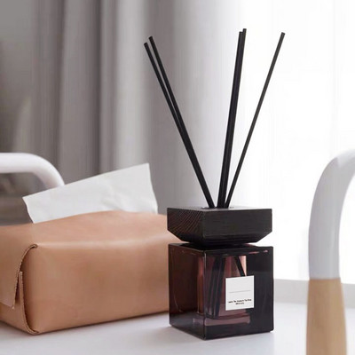 150 ml Reed Diffuser με Φυσικό Ξύλινο Καπάκι, Squre Diffuser και Μαύρες ίνες Rattan Sticks Shangri-la Hilton English Pear Fressia