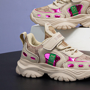 Laste tossud tüdrukutele - paelte ja plaastritega