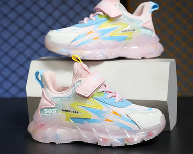 Laste tossud tüdrukutele - paelte ja plaastritega