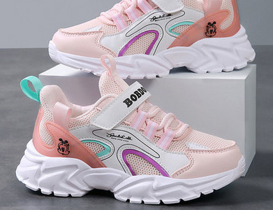 Laste tossud tüdrukutele - paelte ja plaastritega