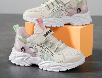 Laste tossud tüdrukutele - paelte ja plaastritega