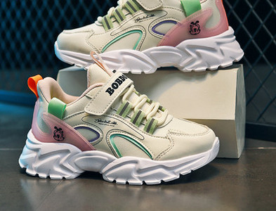 Laste tossud tüdrukutele - paelte ja plaastritega