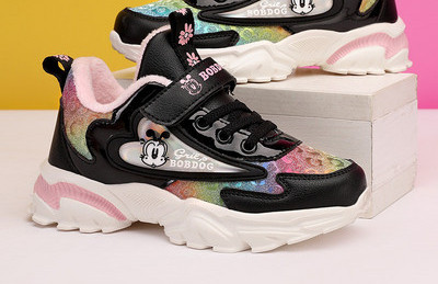 Laste tossud tüdrukutele - paelte ja plaastritega