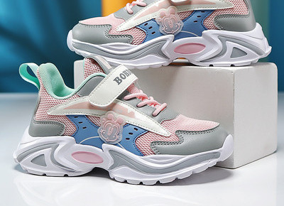 Laste tossud tüdrukutele - paelte ja plaastritega