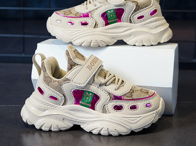 Laste tossud tüdrukutele - paelte ja plaastritega