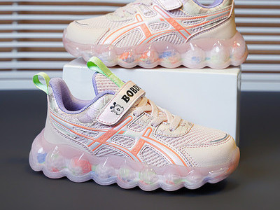 Laste tossud tüdrukutele - paelte ja plaastritega