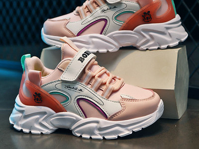 Laste tossud tüdrukutele - paelte ja plaastritega